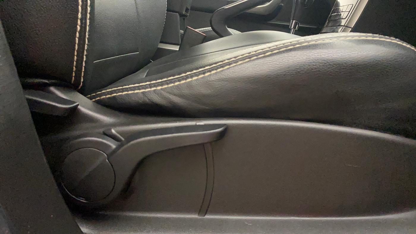 2019 Mahindra XUV500 W9 AT, Diesel, Automatic, 61,586 km, Driver Side Adjustment Panel