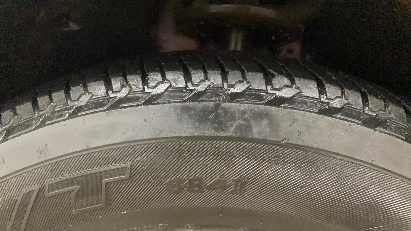 2019 Mahindra XUV500 W9 AT, Diesel, Automatic, 61,586 km, Left Front Tyre Tread