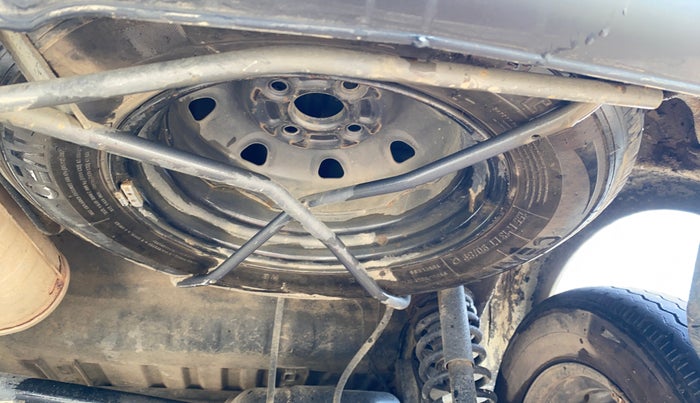 2022 Maruti Eeco 5 STR AC CNG (O), CNG, Manual, 27,733 km, Spare Tyre