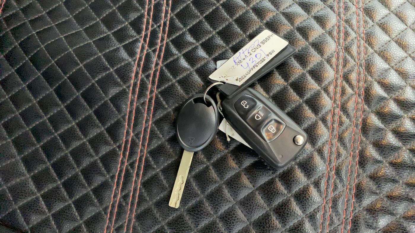 2023 Tata ALTROZ XM PLUS CNG, CNG, Manual, 84,039 km, Key Close Up