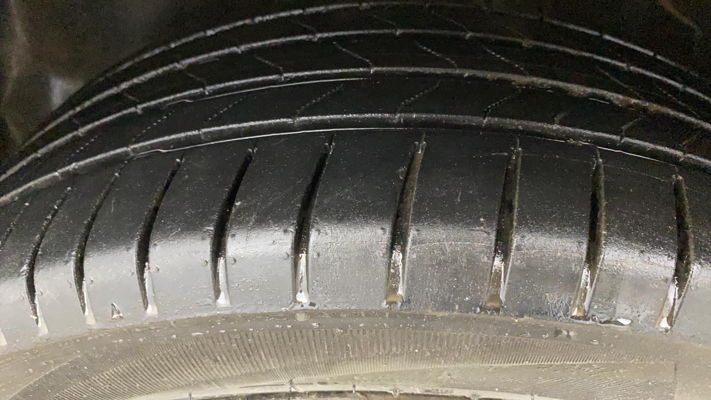 2023 Tata ALTROZ XM PLUS CNG, CNG, Manual, 84,039 km, Left Front Tyre Tread