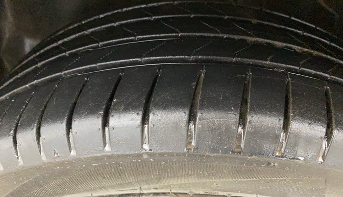 2023 Tata ALTROZ XM PLUS CNG, CNG, Manual, 83,684 km, Left Front Tyre Tread