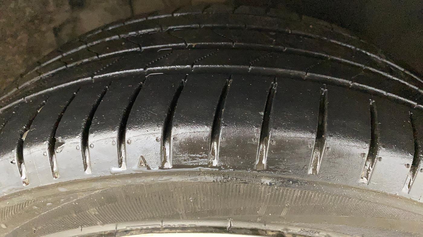 2023 Tata ALTROZ XM PLUS CNG, CNG, Manual, 84,039 km, Right Front Tyre Tread