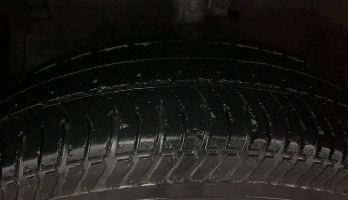 2017 Maruti Swift LXI (O), Petrol, Manual, 29,602 km, Left Front Tyre Tread