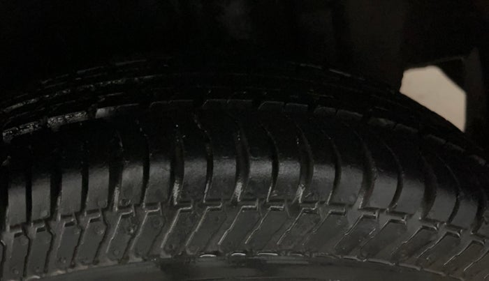2017 Maruti Swift LXI (O), Petrol, Manual, 29,602 km, Left Rear Tyre Tread