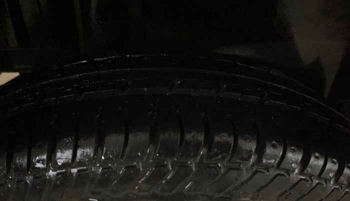 2017 Maruti Swift LXI (O), Petrol, Manual, 29,602 km, Right Rear Tyre Tread