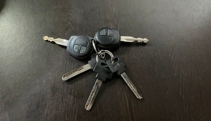 2017 Maruti Swift LXI (O), Petrol, Manual, 29,602 km, Key Close Up