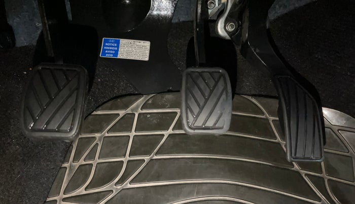 2017 Maruti Swift LXI (O), Petrol, Manual, 29,602 km, Pedals