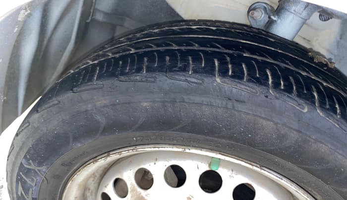 2016 Honda Amaze 1.2L I-VTEC E, Petrol, Manual, 62,771 km, Left Front Tyre Tread