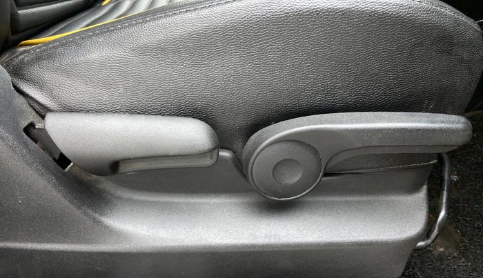 2017 Maruti Vitara Brezza ZDI PLUS DUAL TONE, Diesel, Manual, 38,251 km, Driver Side Adjustment Panel