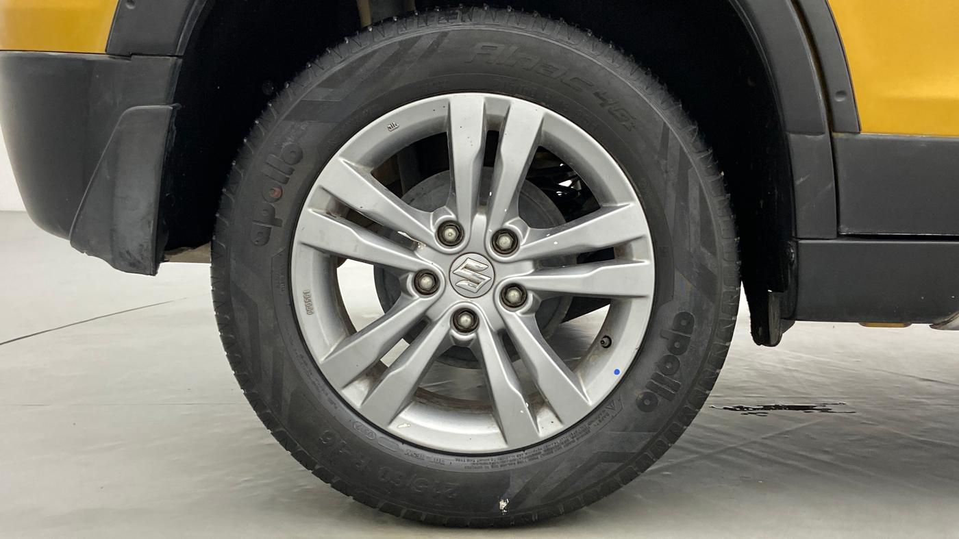 2017 Maruti Vitara Brezza ZDI PLUS DUAL TONE, Diesel, Manual, 38,251 km, Right Rear Wheel