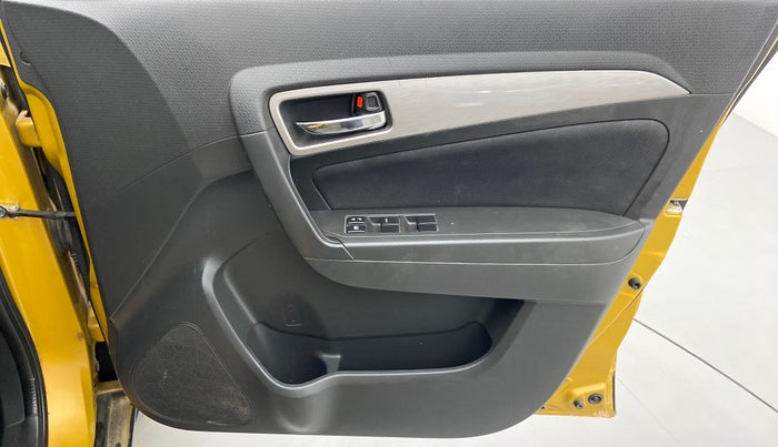 2017 Maruti Vitara Brezza ZDI PLUS DUAL TONE, Diesel, Manual, 38,251 km, Driver Side Door Panels Control