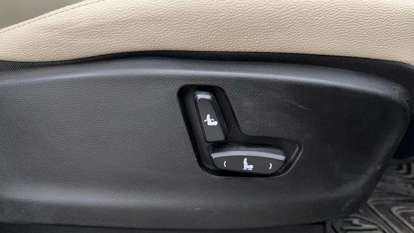 2024 MG HECTOR SAVVY PRO 1.5 TURBO CVT PETROL, Petrol, Automatic, 62,754 km, Driver Side Adjustment Panel
