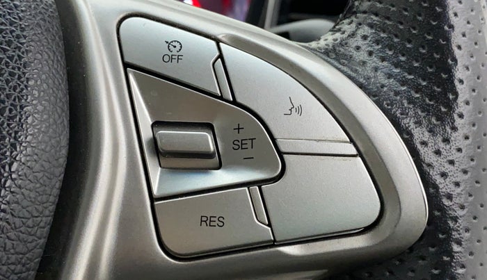 2022 Mahindra XUV300 W8 (O) 1.2 PETROL AMT, Petrol, Automatic, 13,198 km, Adaptive Cruise Control