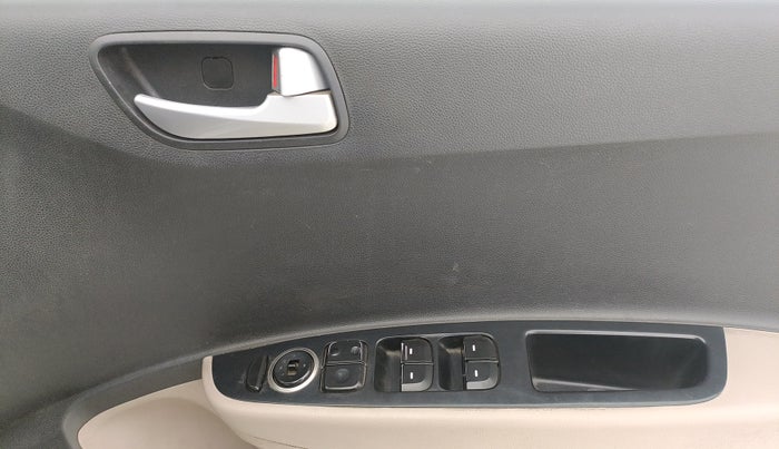 2017 Hyundai Grand i10 SPORTZ (O) AT 1.2 KAPPA VTVT, Petrol, Automatic, 84,942 km, Driver Side Door Panels Control