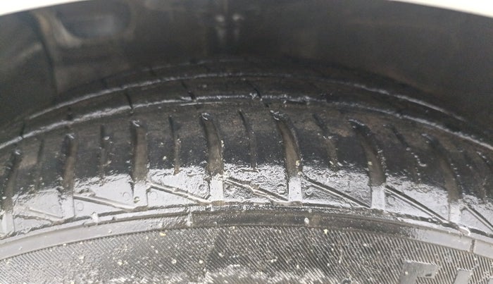 2017 Hyundai Grand i10 SPORTZ (O) AT 1.2 KAPPA VTVT, Petrol, Automatic, 84,942 km, Left Front Tyre Tread