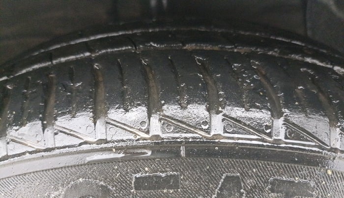 2017 Hyundai Grand i10 SPORTZ (O) AT 1.2 KAPPA VTVT, Petrol, Automatic, 84,942 km, Right Front Tyre Tread