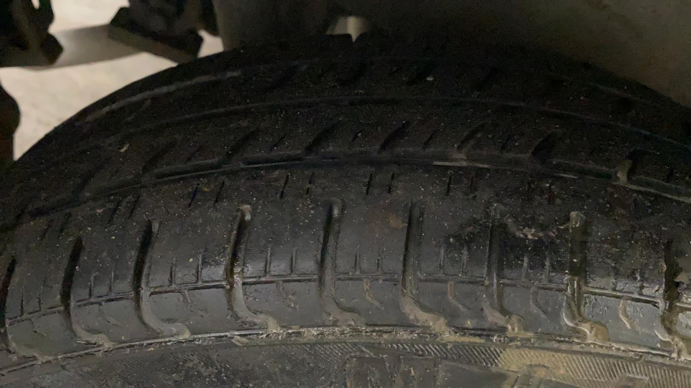 2018 Maruti Wagon R 1.0 VXI AMT, CNG, Automatic, 29,362 km, Right Rear Tyre Tread