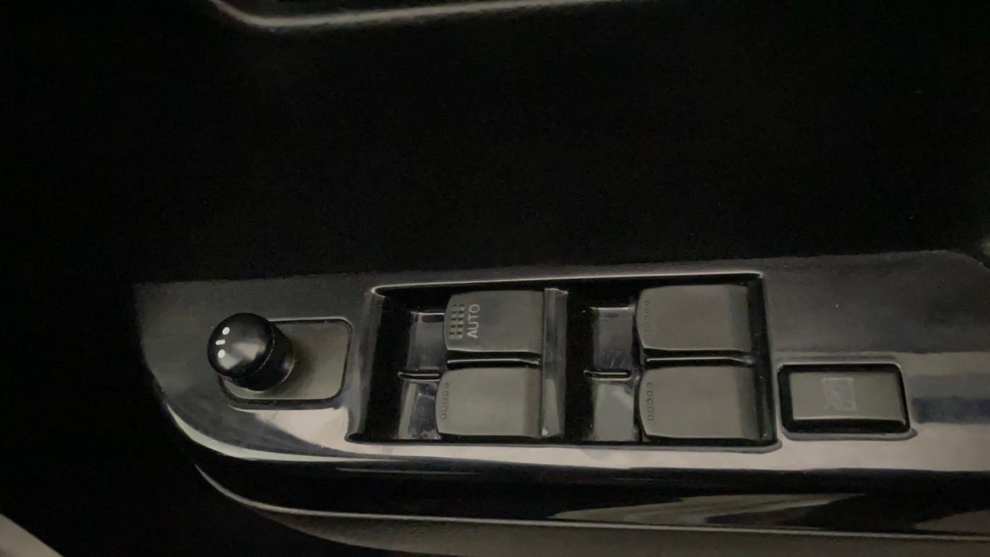 2018 Maruti Wagon R 1.0 VXI AMT, CNG, Automatic, 29,362 km, Driver Side Door Panels Control