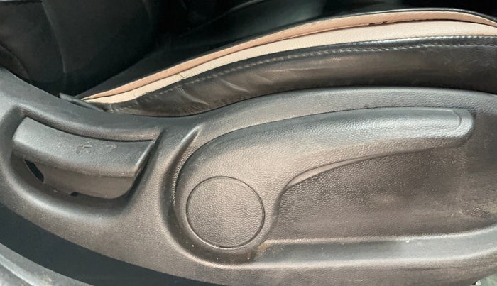 2015 Hyundai Elite i20 ASTA 1.2, Petrol, Manual, 54,223 km, Driver Side Adjustment Panel