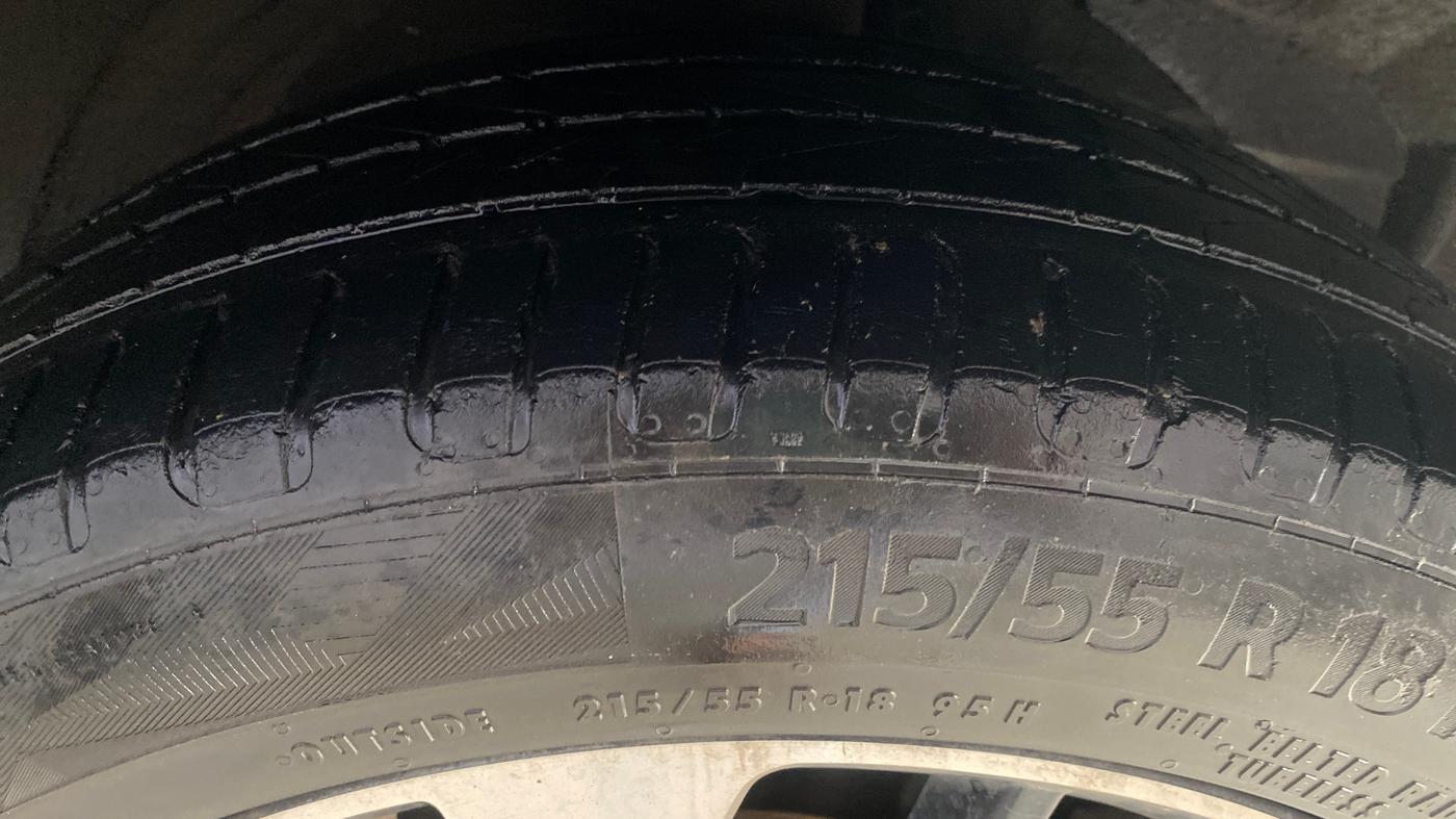 2021 MG HECTOR SHARP 1.5 DCT PETROL, Petrol, Automatic, 50,766 km, Right Front Tyre Tread