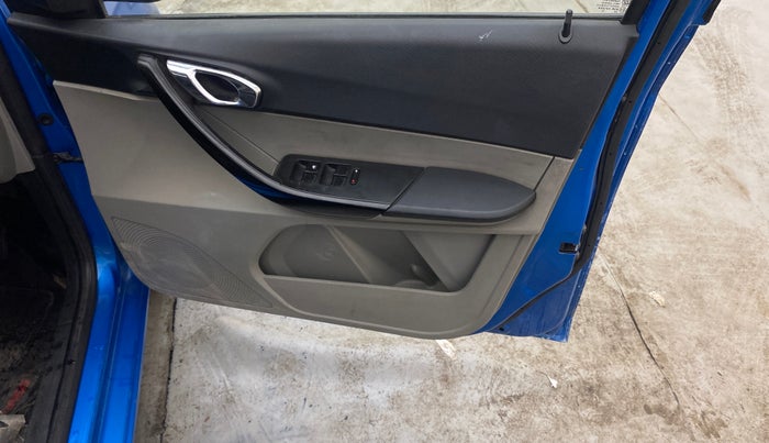 2019 Tata Tiago XZ PLUS DUAL TONE PETROL, Petrol, Manual, 1,11,349 km, Driver Side Door Panels Control