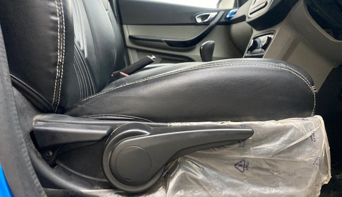 2019 Tata Tiago XZ PLUS DUAL TONE PETROL, Petrol, Manual, 1,11,349 km, Driver Side Adjustment Panel