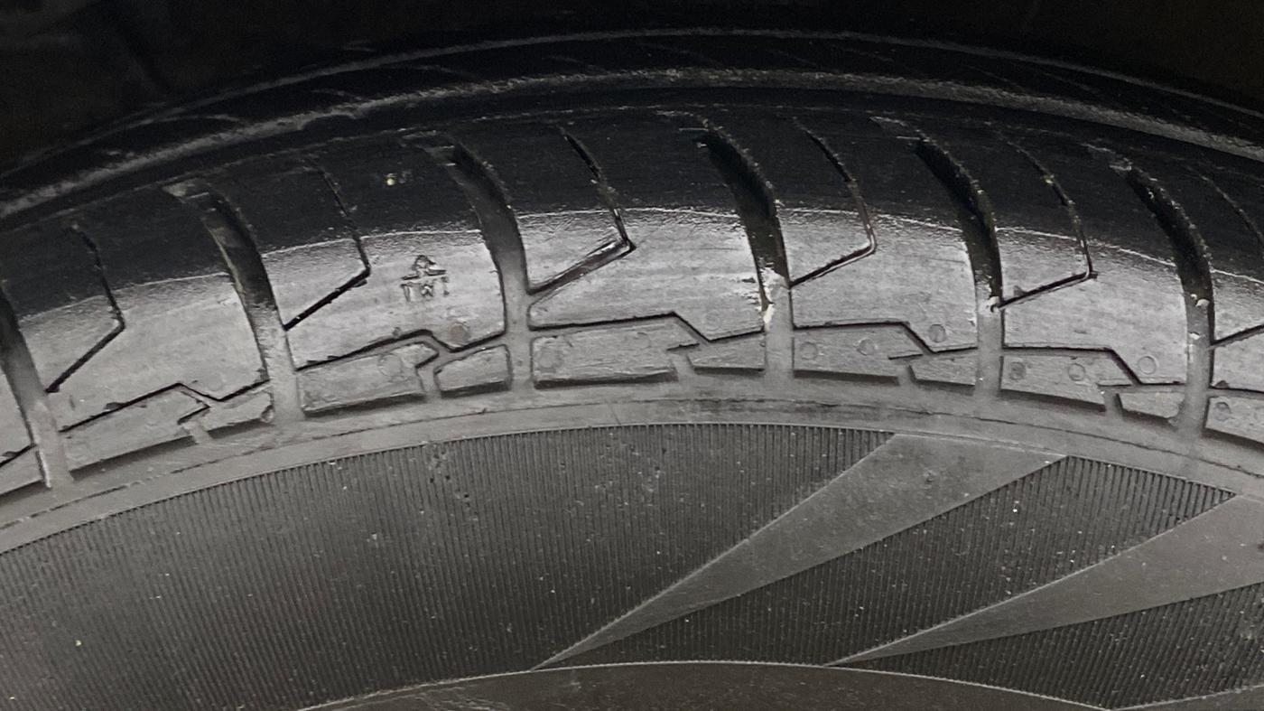 2023 Maruti Swift VXI AMT, Petrol, Automatic, 24,184 km, Left Front Tyre Tread