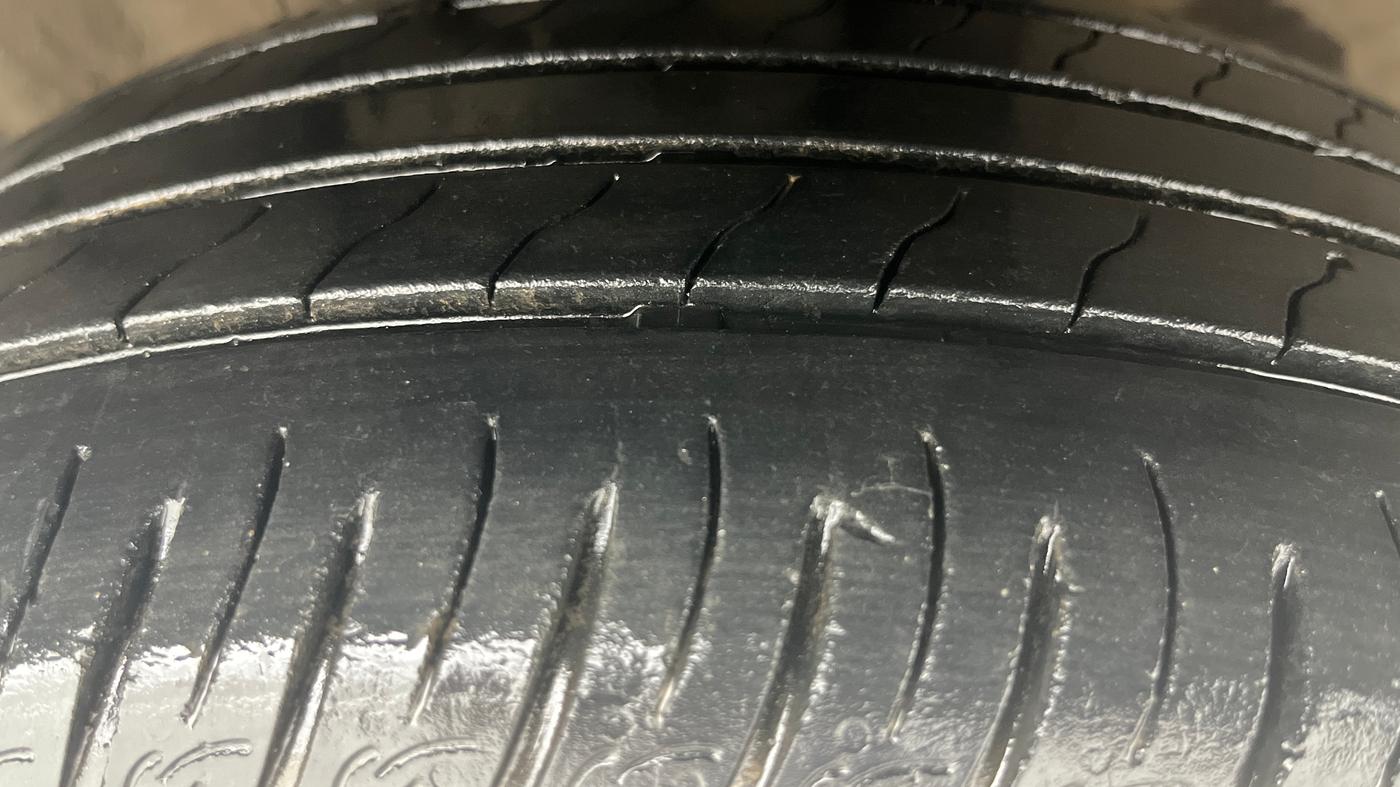 2019 Hyundai VENUE SX PLUS 1.0 TURBO DCT, Petrol, Automatic, 39,690 km, Right Front Tyre Tread
