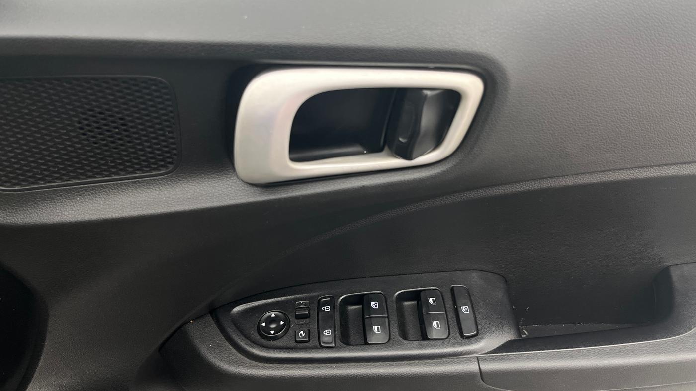 2019 Hyundai VENUE SX PLUS 1.0 TURBO DCT, Petrol, Automatic, 39,690 km, Driver Side Door Panels Control