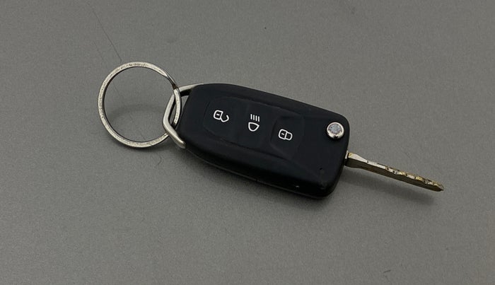 2018 Tata TIAGO NRG PETROL, CNG, Manual, 88,842 km, Key Close Up