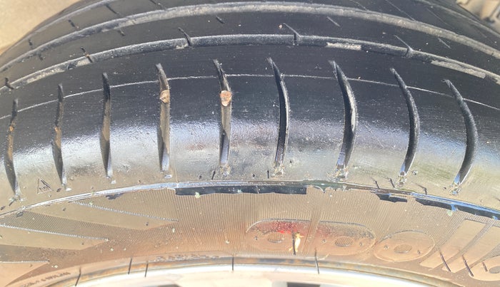 2014 Hyundai Grand i10 MAGNA 1.2 KAPPA VTVT, Petrol, Manual, 1,15,838 km, Left Rear Tyre Tread