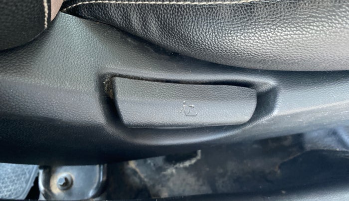 2014 Hyundai Grand i10 MAGNA 1.2 KAPPA VTVT, Petrol, Manual, 1,15,838 km, Driver Side Adjustment Panel