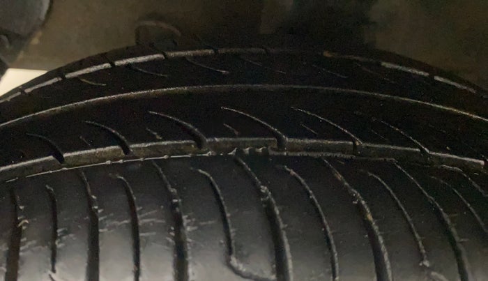 2015 Hyundai Xcent S 1.2, Petrol, Manual, 59,718 km, Left Front Tyre Tread