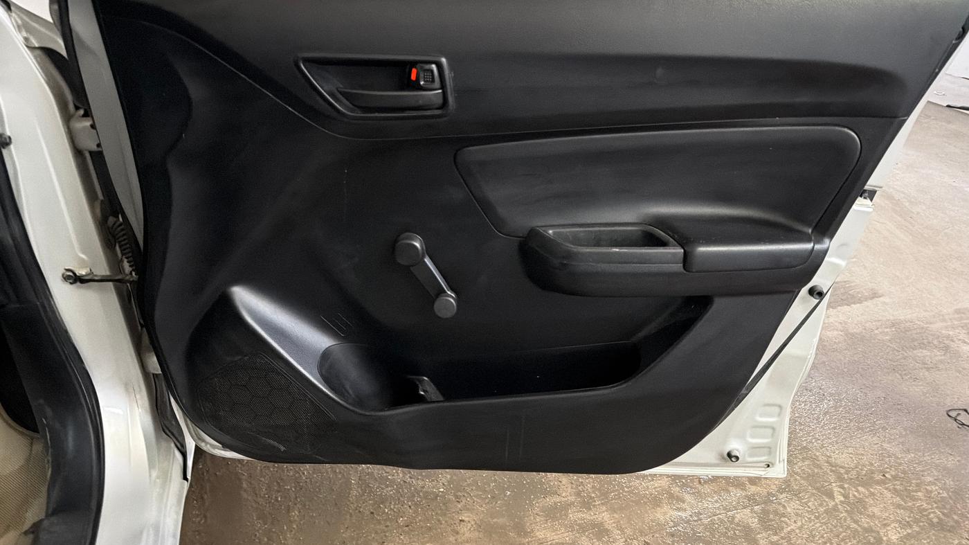 2020 Maruti Swift LXI, Petrol, Manual, 25,491 km, Driver Side Door Panels Control