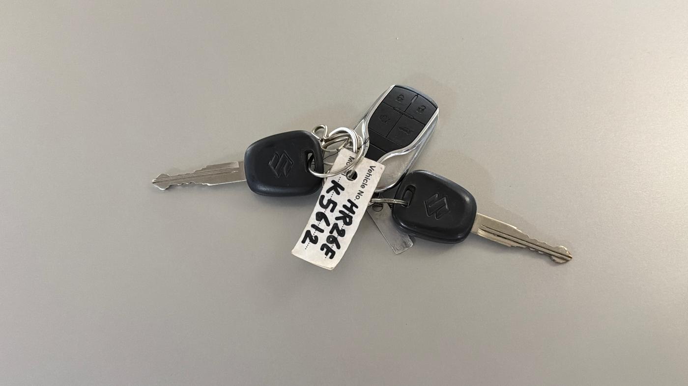 2020 Maruti Swift LXI, Petrol, Manual, 25,491 km, Key Close Up