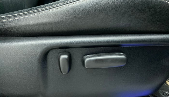 2016 Toyota Fortuner 3.0 MT 4X4, Diesel, Manual, 47,185 km, Driver Side Adjustment Panel