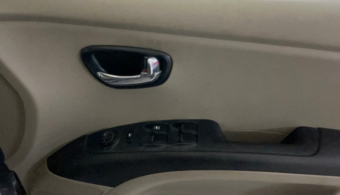 2012 Hyundai i10 MAGNA 1.2, Petrol, Manual, 1,00,643 km, Driver Side Door Panels Control