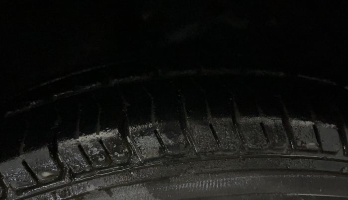 2012 Hyundai i10 MAGNA 1.2, Petrol, Manual, 1,00,643 km, Left Front Tyre Tread