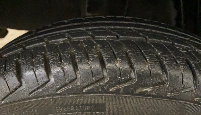 2016 Renault Kwid RXT 0.8, Petrol, Manual, 51,913 km, Right Rear Tyre Tread