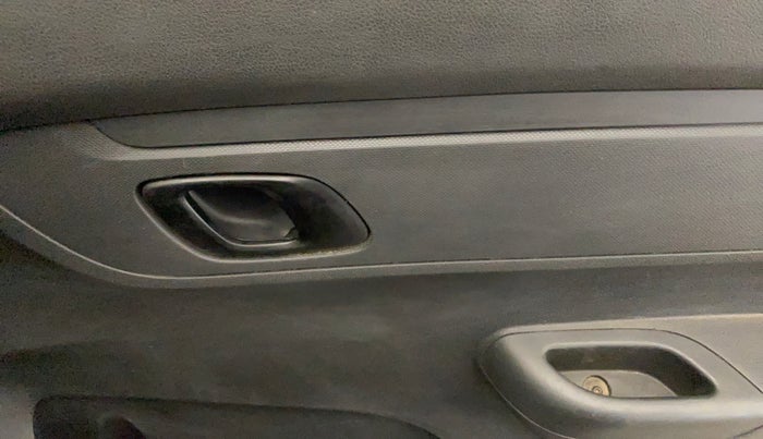 2016 Renault Kwid RXT 0.8, Petrol, Manual, 51,913 km, Driver Side Door Panels Control