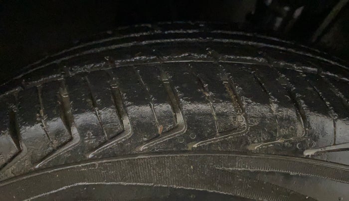 2016 Renault Kwid RXT 0.8, Petrol, Manual, 51,913 km, Right Front Tyre Tread