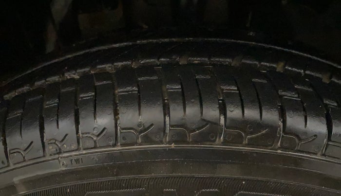 2016 Renault Kwid RXT 0.8, Petrol, Manual, 51,913 km, Left Front Tyre Tread