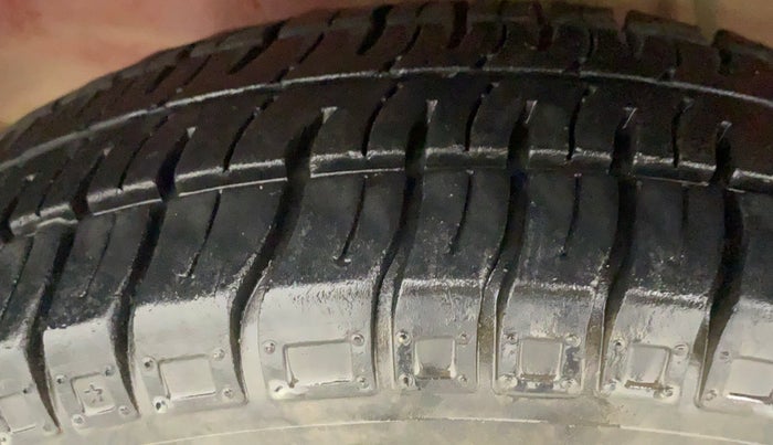2013 Maruti Alto 800 LX, Petrol, Manual, 57,070 km, Left Front Tyre Tread