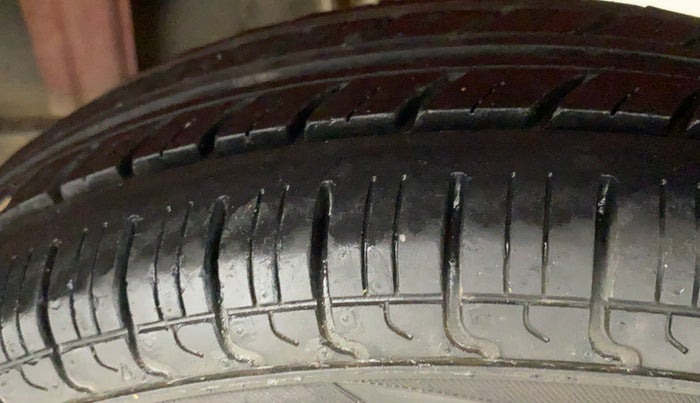 2013 Maruti Alto 800 LX, Petrol, Manual, 57,070 km, Left Rear Tyre Tread