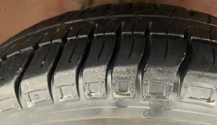 2013 Maruti Alto 800 LX, Petrol, Manual, 57,070 km, Right Front Tyre Tread