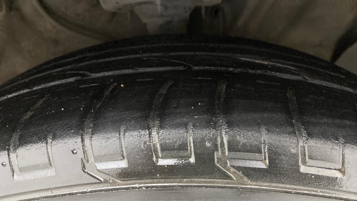 2017 Hyundai Creta SX (O) 1.6 DIESEL, Diesel, Manual, 1,22,535 km, Right Front Tyre Tread