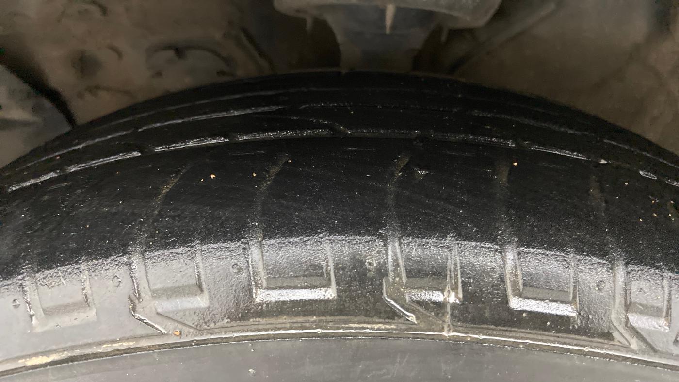 2017 Hyundai Creta SX (O) 1.6 DIESEL, Diesel, Manual, 1,22,535 km, Left Front Tyre Tread