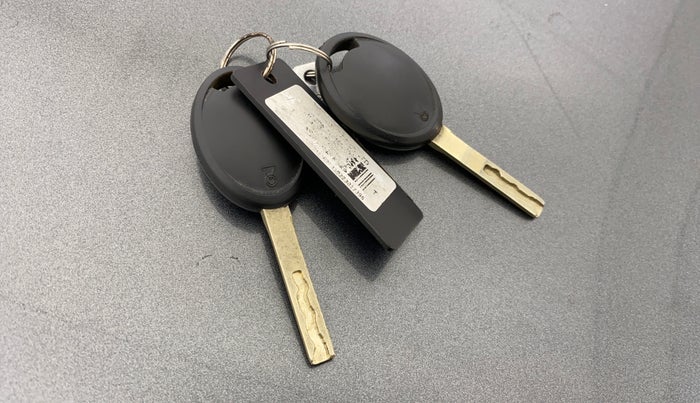 2023 Tata Tiago XE PETROL, Petrol, Manual, 11,219 km, Key Close Up