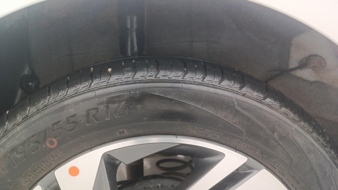 2022 Hyundai NEW I20 ASTA (O) 1.2 AT, Petrol, Automatic, 8,598 km, Right Rear Tyre Tread